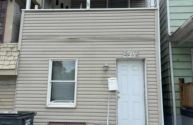 326-1/2 E Broad St - 326-1/2 East Broad Street, Hazleton, PA 18201