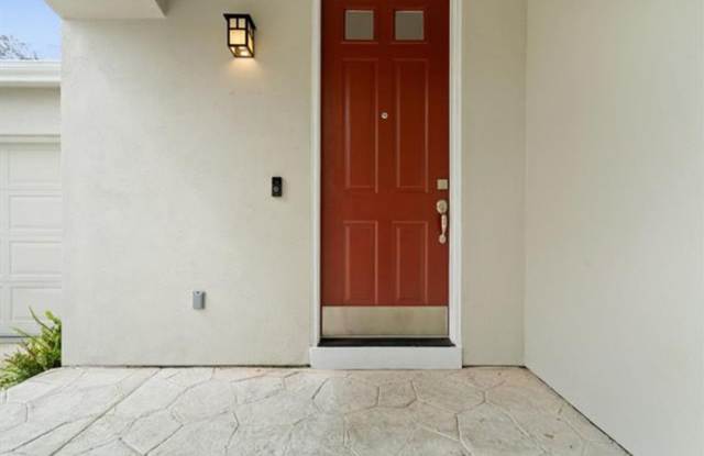 MOVE IN OFFER!!! Shared Home with Flexible Room & Pricing Options | UCSC Westside Gallery 3