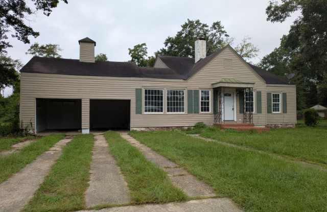 4 Bedroom 2 bathroom home with bonus room photos photos