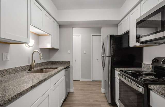 WOODHUES APARTMENTS - Ideal Farmington Hills Location! photos photos WOODHUES APARTMENTS - Ideal Farmington Hills Location! photos photos