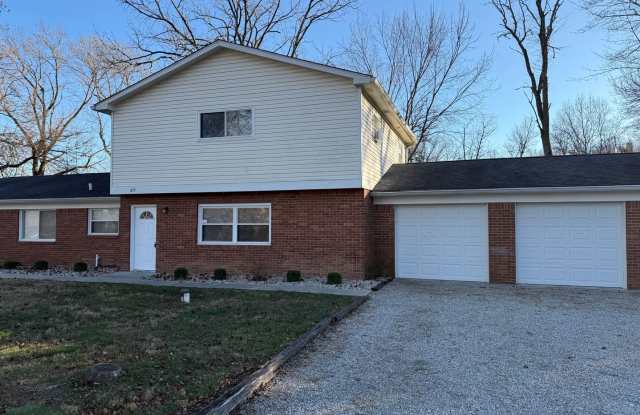 Perfect 3-Bedroom Duplex w/ Attached Garage in Prime Location - 645 East 93rd Street, Indianapolis, IN 46240