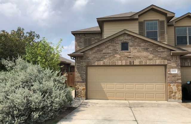 Nice 3 BEDROOM DUPLEX LOCATED IN HUTTO, TEXAS! photos photos