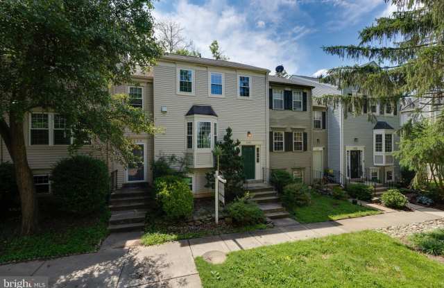 2432 RIDGEHAMPTON COURT - 2432 Ridgehampton Court, Reston, VA 20191