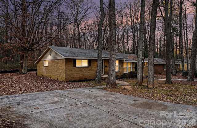 5001 Lakecrest Drive Gallery 3