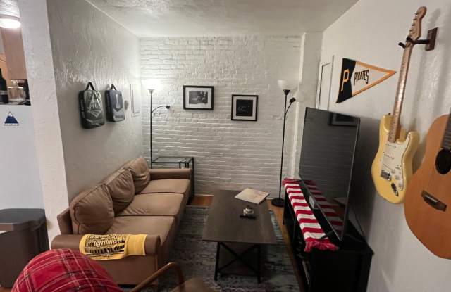 Cozy 1 bed 1 bath In historic North End photos photos