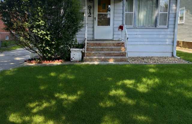 Spacious 2 Bedroom, 2 Bath Home with Bonus Space and a Single Car Garage photos photos