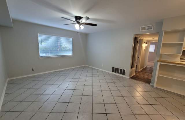 ***One Month Off with 13 Month Lease***Excellent location! First Floor Condo in NEISD ready for move in Now Gallery 4