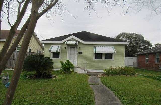 605 BELLANGER Street photos photos