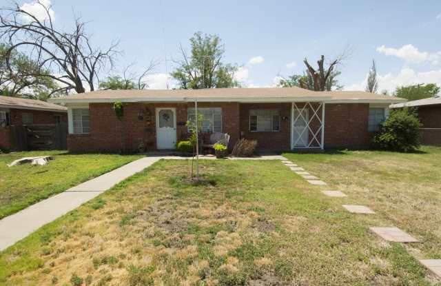 2709-B Curtis Dr photos photos