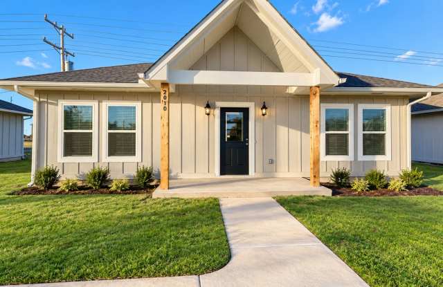 Charming 2-Bedroom Home with Modern Finishes & Fenced Backyard in Blackwell, OK – Pet-Friendly! Gallery 1