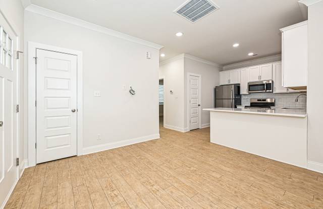 1714 Club Road Gallery 4