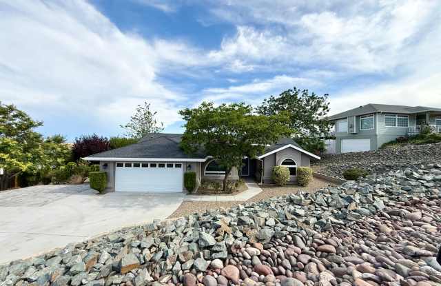 Charming 3 Bedroom Home with Fruit Trees and Outdoor Oasis photos photos Charming 3 Bedroom Home with Fruit Trees and Outdoor Oasis photos photos