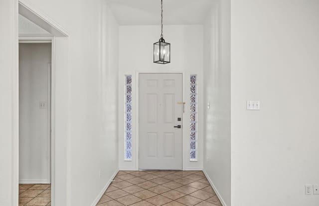 704 Hillside Gallery 4
