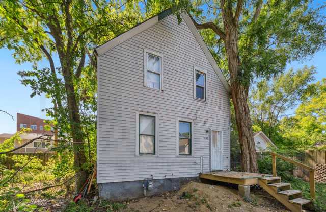 Affordable living near it all - 9610 Edmunds Avenue, Cleveland, OH 44106