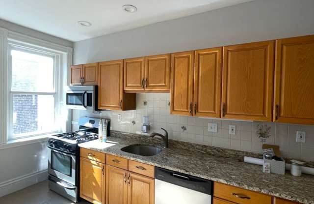 Gigantic 3 bed 2 bath right in Coolidge Corner. photos photos