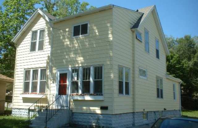 527 Hall Ave photos photos