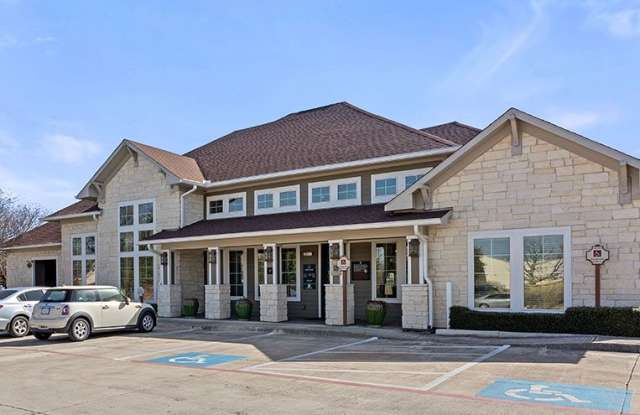 Parkway Grande Apartment Homes Gallery 2