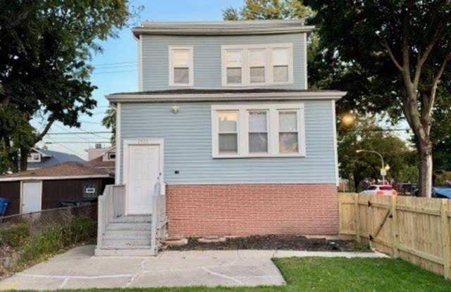 1501 N Leamington Avenue Gallery 1