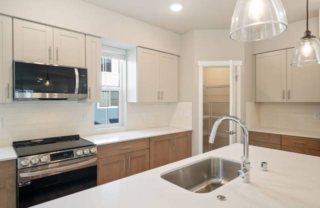 NEW Bothell Townhome | 4 Bedroom | $3490 photos photos