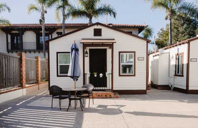 NEW PRICE DROP – Don't Miss Out! Charming Old Town Casita – 1 Bed / 1 Bath - 2517 Congress Street, San Diego, CA 92110