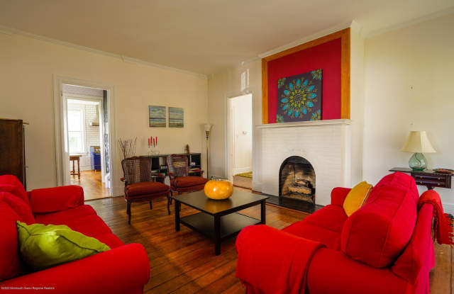 211 Brighton Avenue Gallery 4