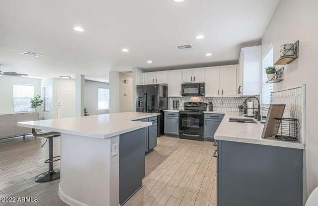 11723 W DONALD Court Gallery 4