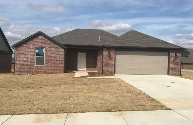 Fantastic Newer Home - 3400 Southwest Gibson Avenue, Bentonville, AR 72712