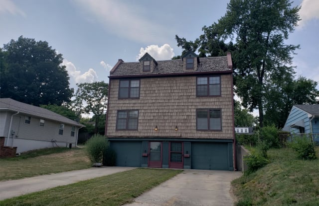 802 N Delaware St - 802 N Delaware St, Independence, MO 64050