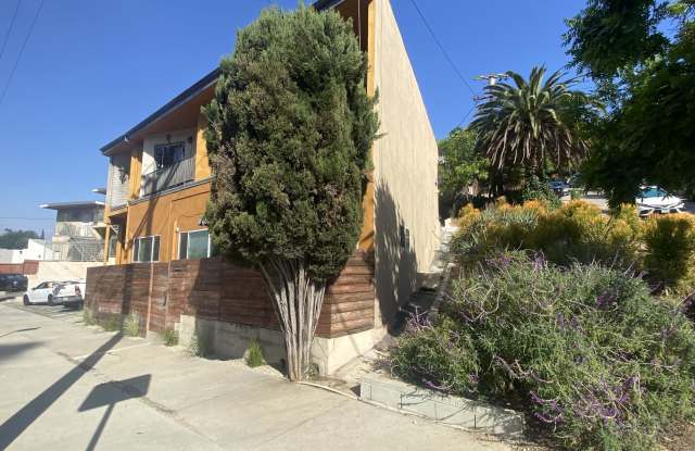 2102 Allesandro St - 2102 photos photos