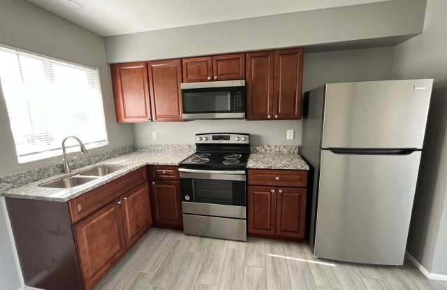 ** COMPLETELY REMODELD UNFURNISHED 2/1 DUPLEX AVAILABLE FOR MOVE IN IMMEDIATELY ** ONE SMALL DOG FRIENDLY ** photos photos