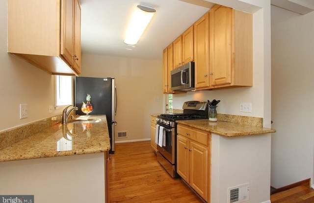 5028 RIVER Road Gallery 3