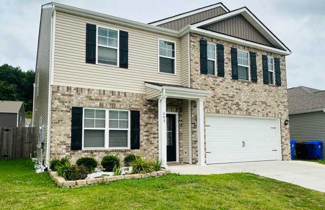 4 bed / 2.5 bath + bonus room & fenced in yard available Gallery 1