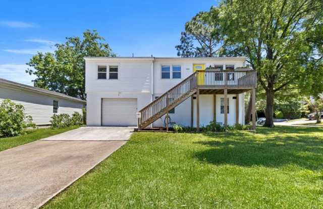 Charming Rancher in the Heart of Colonial Place photos photos