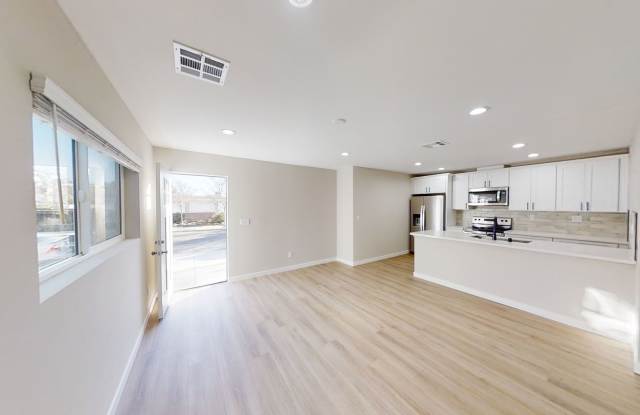 Very Close to Campus! (Lease out, pending signatures. Check back in a few days!) Gallery 3