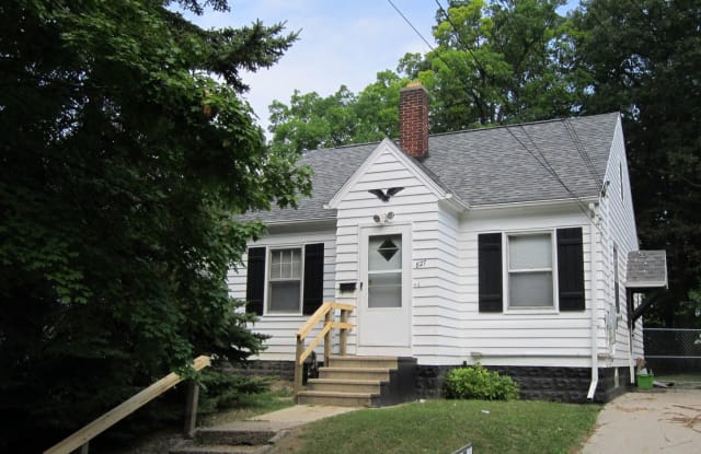 827 Larned St - 827 Larned Street, Lansing, MI 48912