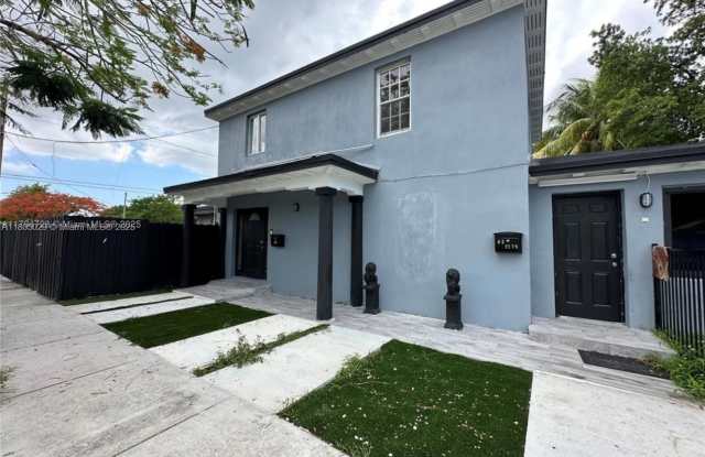 2275 NW 30th St photos photos