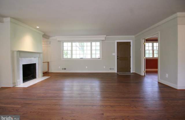 10322 GEORGETOWN PIKE Gallery 2
