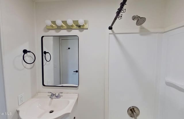 1314 Queen Street Gallery 4