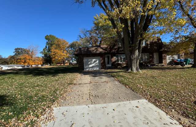 Your next cozy retreat in Riverton: 2 Bedroom, 1 and Half Bath Wonder! - 120 North 9th Street, Riverton, IL 62561