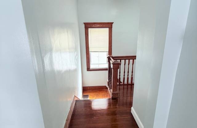 187 English Street - 2 photos photos