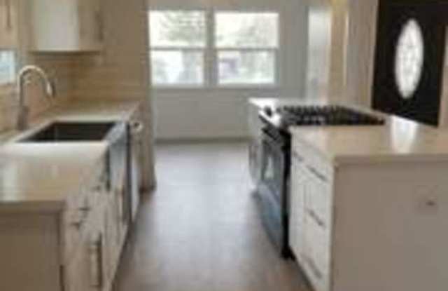 11878 FREEMAN Avenue Gallery 4