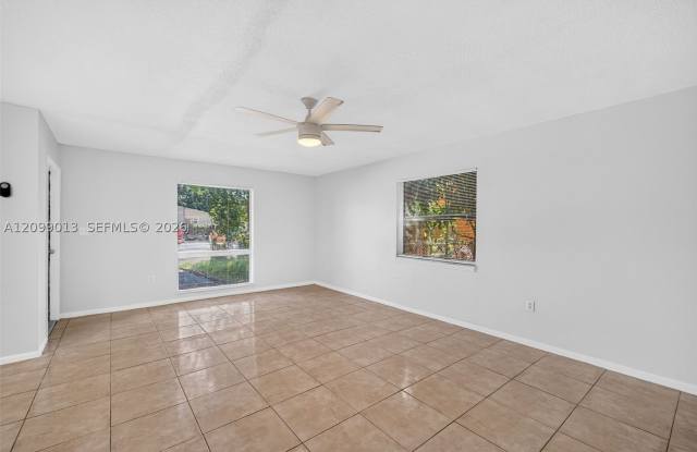 935 SW 16th St Gallery 4
