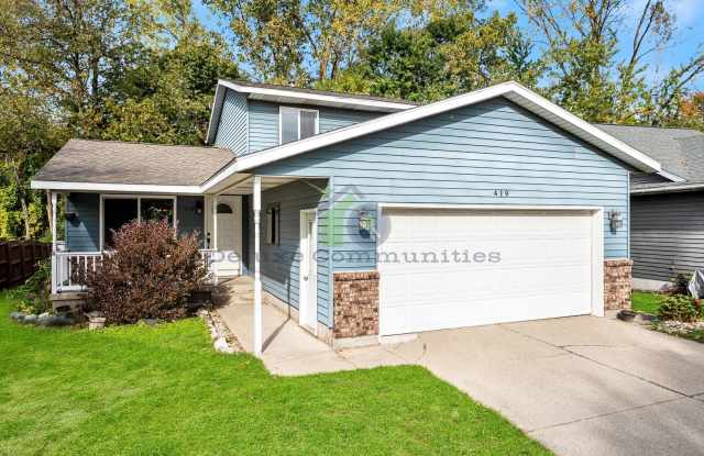 Beautiful Spacious 4 Bedroom Kentwood Home Gallery 1