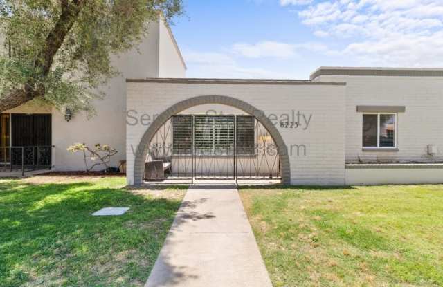 8225 E Berridge Ln photos photos