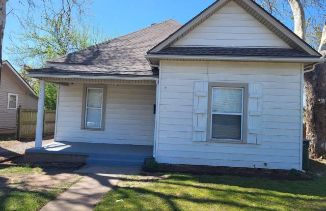 3 bedroom, 1.5 bathroom house located in Edmond, OK with central heat and air photos photos