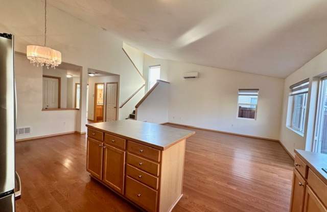 2 bedroom 2 bathroom Townhouse with Garage - 24016 Southeast 282nd Street, Maple Valley, WA 98038