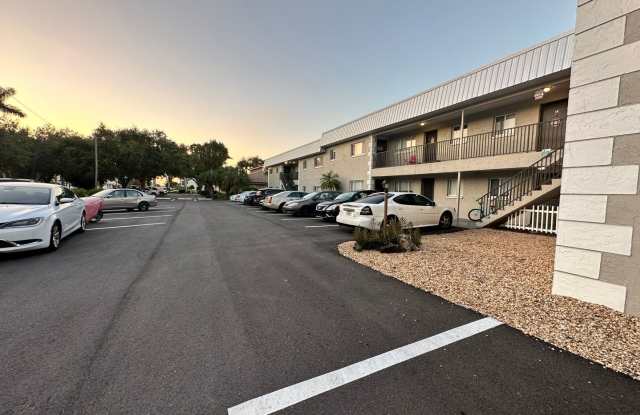1ST MONTHS RENT FREE!! Downtown Fort Myers Condo Gallery 1