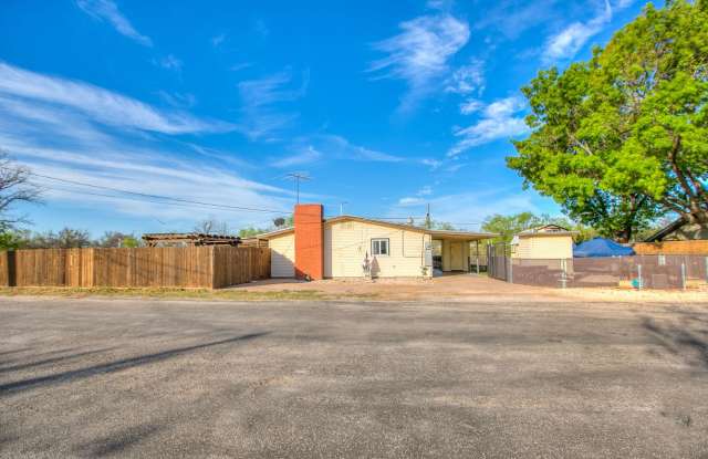 AVAILABLE NOW!!! 2 Bedroom Home Near Lake Nasworthy!! photos photos