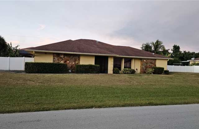 4504 6th Street W photos photos