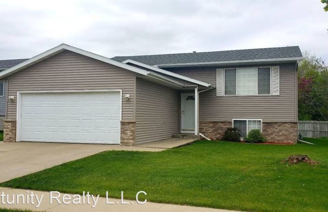 881 E Village Cir SE, - 881 East Village Circle Southeast, Rochester, MN 55904